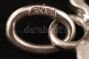 Ezüstmedál: kulcsok, jelzett, Ag.,nettó: 1,5gr., 2cm / Silver Medal: keys, labeled, Ag, net. 1,5gr 2...