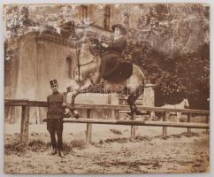 cca 1900 Az úrnő lovát ugratja, a kép felül foltos, restaurálásra szorul, kartonra ragasztva, 30x36 cm