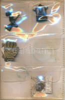 Érdekes kitűzők, gombok, medálok, gyöngyök berakóban, 15 db