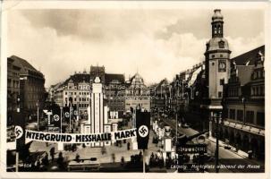 Leipzig, Marktplatz während der Messe, Hintergrund Messhalle Mark / NS market place (EK)