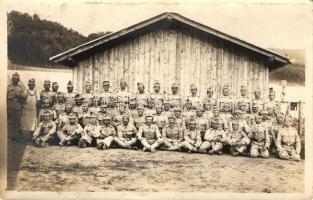 Katonák csoportképe, Military group photo