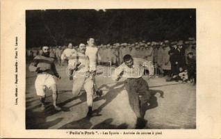 Poilu's Park. Les Sports, Arrivée e course á pied / running race in Poilu's Park, Paris