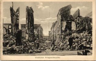Westlicher Kriegsschauplatz / damaged cityscape at the Western Front, German soldiers, Lerombolt városrész a nyugati fronton, német katonák