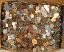 8,9kg vegyes fémpénz egész világ régi és új