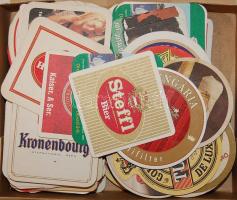 kb 155 db söralátét dobozban, több mint a fele magyar