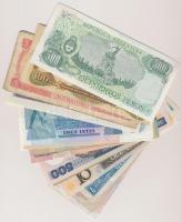 21db-os bankjegy tétel dél-amerikai országokból, közte Argentína (3db), Brazília (6db), Chile (1db),...