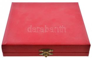 Csíkszentmihályi Róbert (1940-) 1970. "Ifjú népművész" Br plakett eredeti tokban (86mm) T:...