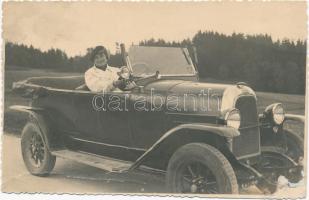 Lady in automobile, photo (fa)