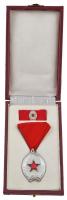 1964. "Munka Érdemrend" ezüst fokozata, zománcozott Br kitüntetés mellszalagon, miniatűrre...