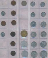 250db-os vegyes külföldi fémpénz tétel 2db érmetartó albumba rendezve, néhány magyarral T:vegyes
250...