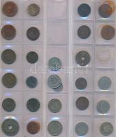 250db-os vegyes külföldi fémpénz tétel 2db érmetartó albumba rendezve, néhány magyarral T:vegyes
250...