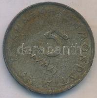 250db-os vegyes külföldi fémpénz tétel 2db érmetartó albumba rendezve, néhány magyarral T:vegyes
250...