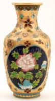 Gazdagon díszített kínai rekeszzománc váza, kis horpadással, m: 22 cm