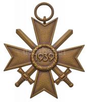 Német 3. Birodalom 1939. "Háborús Érdemkereszt II. osztálya kardokkal" Br kitüntetés mells...