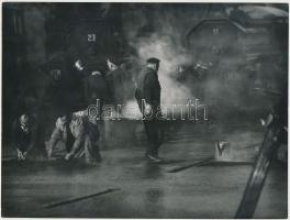 cca 1980 Zsigri Oszkár: Útburkolók, feliratozott vintage fotóművészeti alkotás a szerző hagyatékából, 18x24 cm