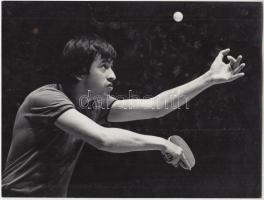 cca 1975 Koncz Dezső: Klampár szerva, feliratozott vintage fotóművészeti alkotás, 18x24 cm