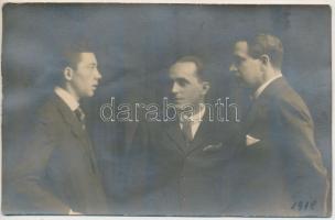 1918 Pethes Sándor (1899-1981) színész, ifj. Vay Béla gróf (?) és Kürthy György (1882-1972) színész hármas portréja, fotólap, Labori budapesti fotóműhelyéből