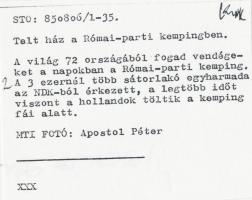 1985 Budapest, Római-parti kemping, feliratozott sajtófotó, 18x24 cm