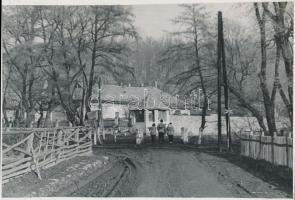 1959. március 1. Börzsöny, Királyrét, túristaház, Árokay fotó, 2 db pecséttel jelzett fotó, 20x30 cm