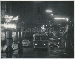 cca 1963 Budapest, a 91-es troli az esti közlekedésben, 9x12 cm