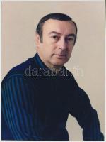 cca 1975 Izsóf Vilmos (1939) színész aláírt portréja az egykori FŐFOTÓ színész archívumából, 14x10,5 cm