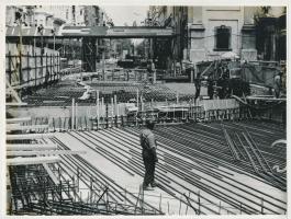 cca 1975 Budapest, várostörténeti fotók a Felszabadulás téri aluljáró(Ferenciek tere) építéséről, mű...