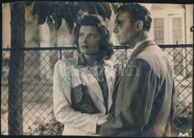 cca 1940 Karády Katalin (1910-1990) egy filmjelenetben, DEDIKÁLT fotó, Hausz Mária Film, 27x19 cm