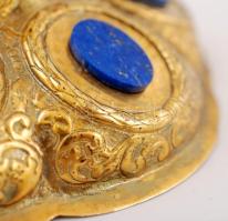 Ezüst (Ag.) kehely, talprész: tűz aranyozott, pótolt csiszolt lápisz lazúrit kövekkel díszített, pon...