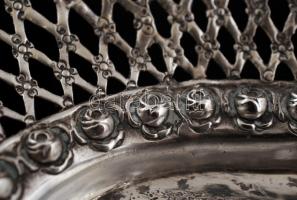 Ezüst (Ag.) áttört antik kosár puttós jelenettel, jelzett(pA), poncolt, jó állapotban, 25×20 cm, net...