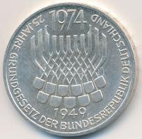 NSZK 1974F 5M Ag "25 éves az Alkotmány" T:2 (PP9
GFR 1974F 5 Mark Ag "25th Anniversar...