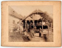 1900 Zaguzsén, Románia, A pavilonnál, keményhátú fotó, 24x20 cm, karton 33x25 cm / 1900 Zăgujeni, Romania, Pavilion, photo 24x20 cm, paperboard 33x25 cm