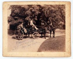 1891 Zaguzsén, Románia, A kocsi indulásra kész, keményhátú fotó, 25x20 cm, karton 29x23 cm / 1891 Zăgujeni, Romania, Spring carriage, photo 25x20 cm, paperboard 29x23 cm