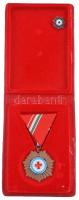 ~1975. "Vöröskeresztes munkáért" bronz fokozata mellszalagon, miniatűrrel, eredeti tokban ...