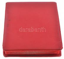 ~1975. "Vöröskeresztes munkáért" bronz fokozata mellszalagon, miniatűrrel, eredeti tokban ...