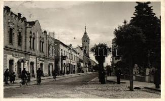 Munkács, Utcarészlet Berger Ignác és Schönfeld Samu kereskedéseivel / street with shops (EB)