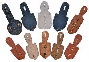 10db-os külföldi militária tétel, mindegyik bőr tartón, főleg zománcozott darabok T:vegyes
10pcs of ...