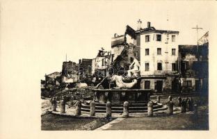 9 db eredeti fotólap az olasz hadszíntérről, elpusztult épületek, kihalt városképek / set of 9 origi...