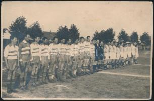 1942 A Törekvés futballcsapata, hátoldalán a csapat tagjainak felsorolásával(Császár, Varga, Molnár stb.), sarkain törésnyomokkal, felületén kis sérüléssel, folttal, 17x11 cm