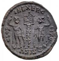 Római Birodalom / Siscia / Constans 337-340. AE4 Cu (1,74g) T:2-
Roman Empire / Siscia / Constans 33...