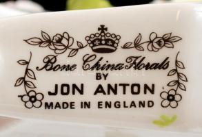 jelzett virágos mini locsoló és talicska, apró lepattanásokkal, kézzel festett, m:7 cm, h:9 cm