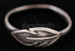 Női ezüst(Ag) gyűrű levéllel díszítve, jelzett, méret: 63, 2 g silver ring, size: 63, 2 g
