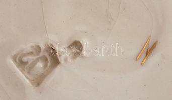 2 db francia városképes porcelán tányér (Versailles, L'hôtel de ville, Le Petit Trianon), kézze...