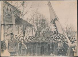 cca 1940 A jánoshalmi levente zenekar a temerini Országzászlónál fotó / Temerin levente band 18x24 cm