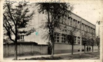 Újverbász, elemi iskola / school (fa)