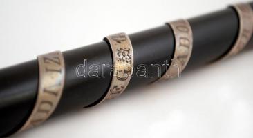 Antik, fából készült Tóramutató pálca, markolatán ezüst (Ag.) rátéttel, hosszában spirális ezüst sza...