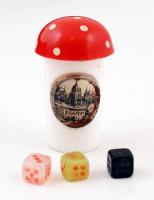 Gomba alakú kis szuvenír Budapest miniatűr képpel, belsejében 3 pici dobókockával, h: 3,5 cm