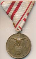 Ausztria 1932. "Osztrák Háborús Emlékérem" Br emlékérem mellszalagon, szalagsávon kardokkal T:2 Austria 1932. "Great War Commemorative Medal" Br decoration on ribbon, with swords on thin ribbon T:2