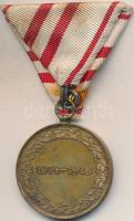 Ausztria 1932. "Osztrák Háborús Emlékérem" Br emlékérem mellszalagon, szalagsávon kardokka...