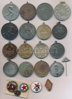 22db vegyes tétel, közte főleg sportérmek és szocialista jelvények, közte 1894. "Kossuth Lajos, dicső korszak lánglelkű alkotója" fém emlékmedál (33mm), "Szocialista Brigád" jelvények T:vegyes