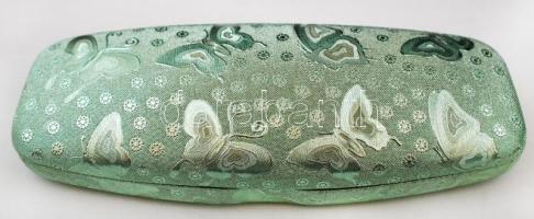 Szivárvány- és ezüst színű gyöngyökből készült dekoratív gyöngysor, h: 50 cm, szép tokban